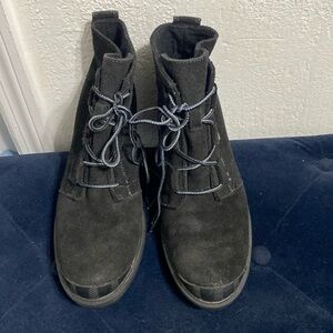Women’s size 8, practically new Sorel  wedge boot